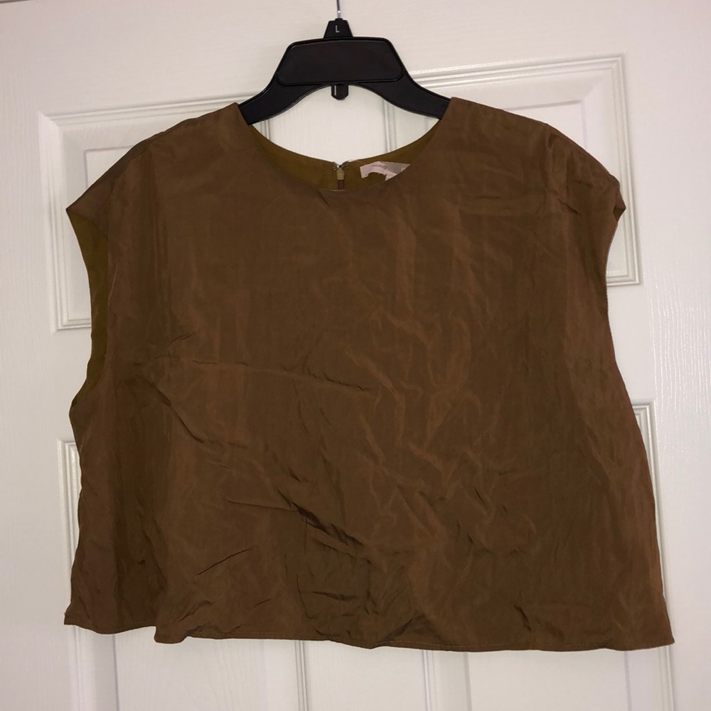 Crop olive top